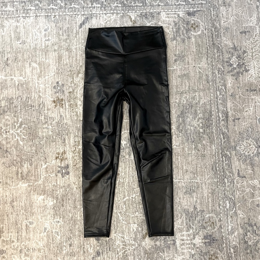 Super sexy black faux liquid leather legging | M